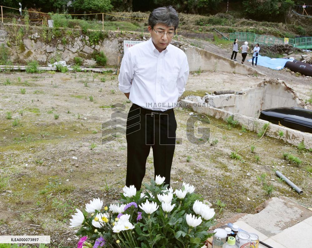 Bereaved kin unveil monument for 2014 Hiroshima mudslide victims