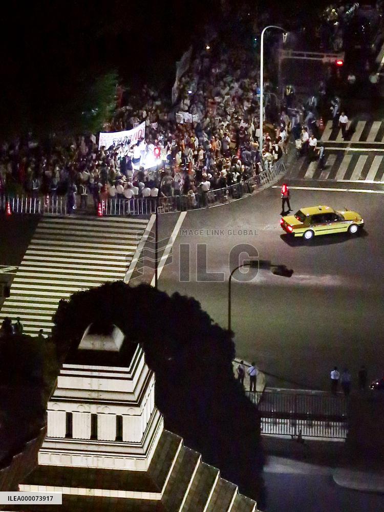 People stage anti-Abe protest in Tokyo