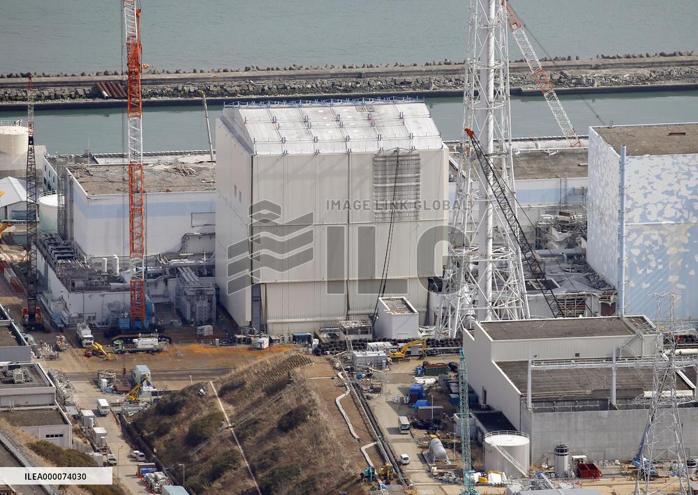 TEPCO to remove reactor building cover