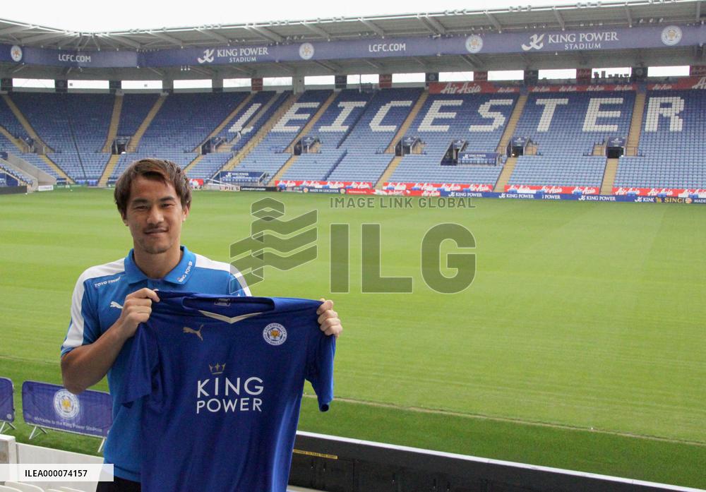 Japan striker Okazaki joins Leicester City