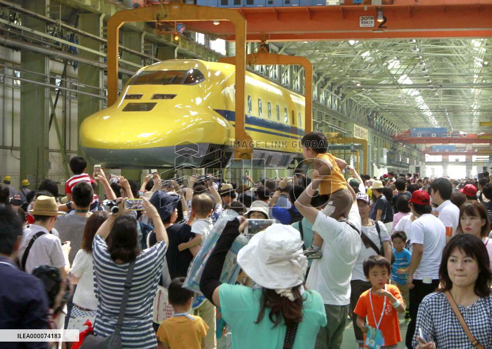 Fans get rare view of lucky "Dr. Yellow" shinkansen inspection train
