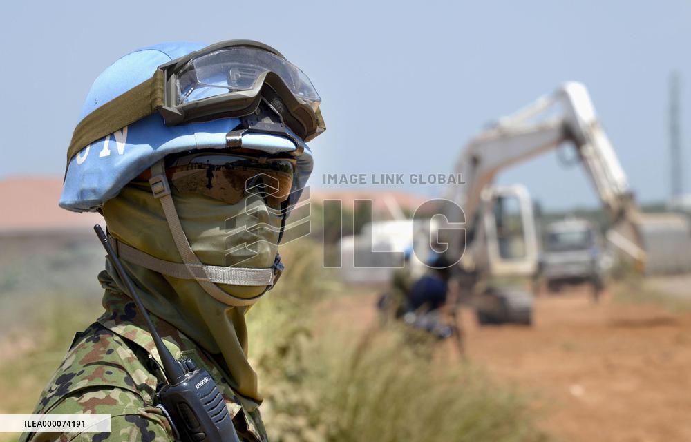 Japanese peacekeeping mission in S. Sudan shown to press