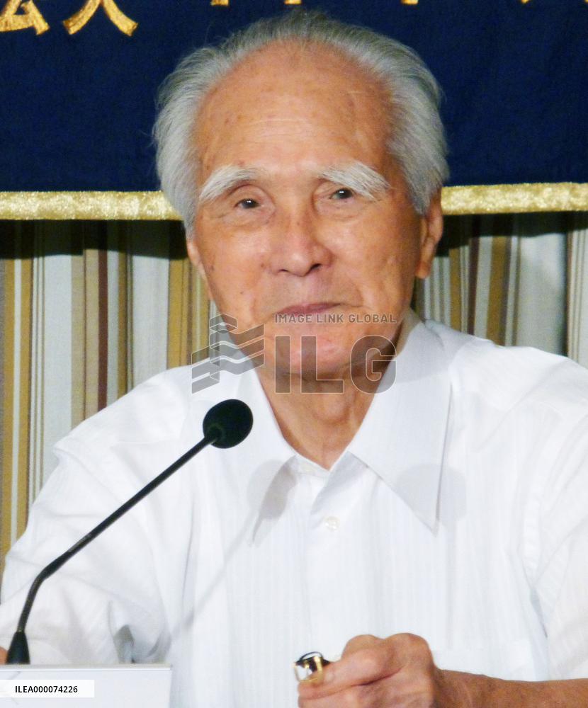 Ex-PM Murayama criticizes Abe for security bills