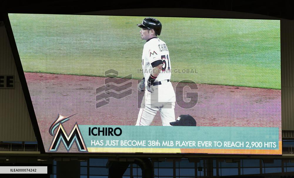 Ichiro has 2,900th career hit