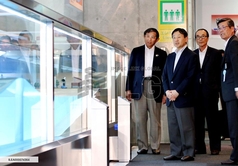Crown prince visits Tsunami Educational Center in Wakayama Pref.