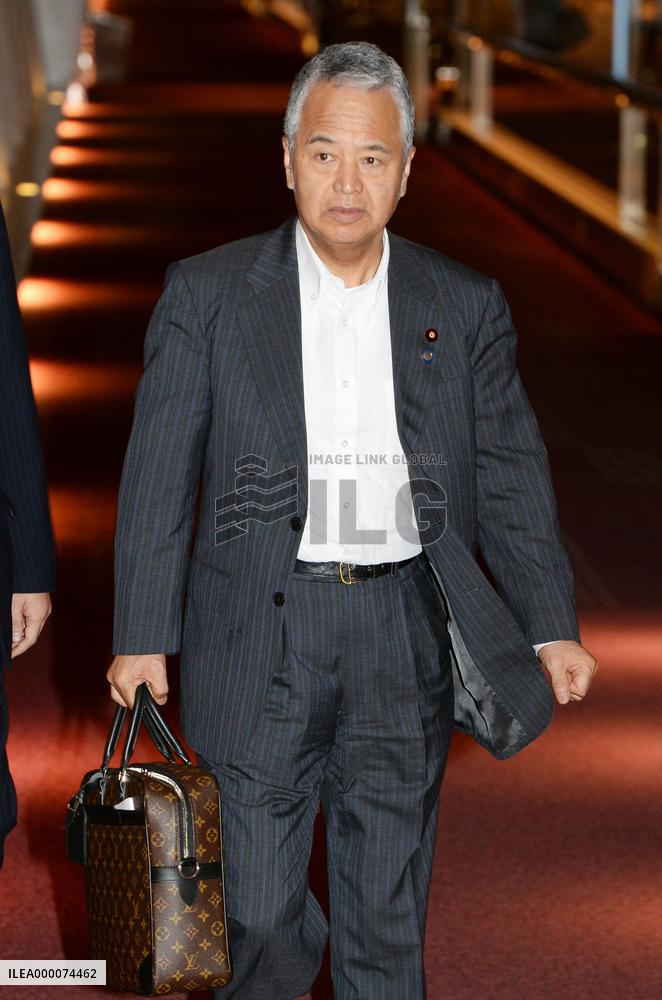 Japan's TPP minister back home after failed talks in Hawaii