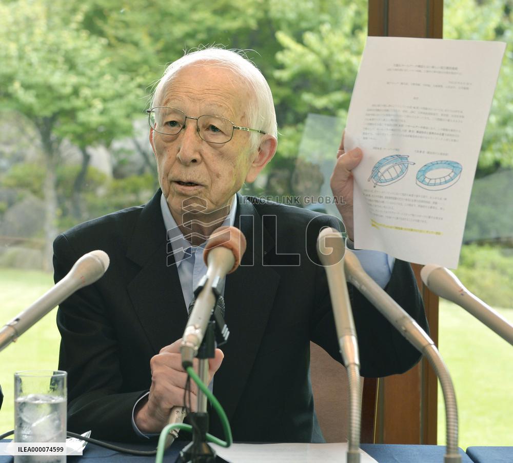 Japanese architect shows revised plan for new Olympic stadium