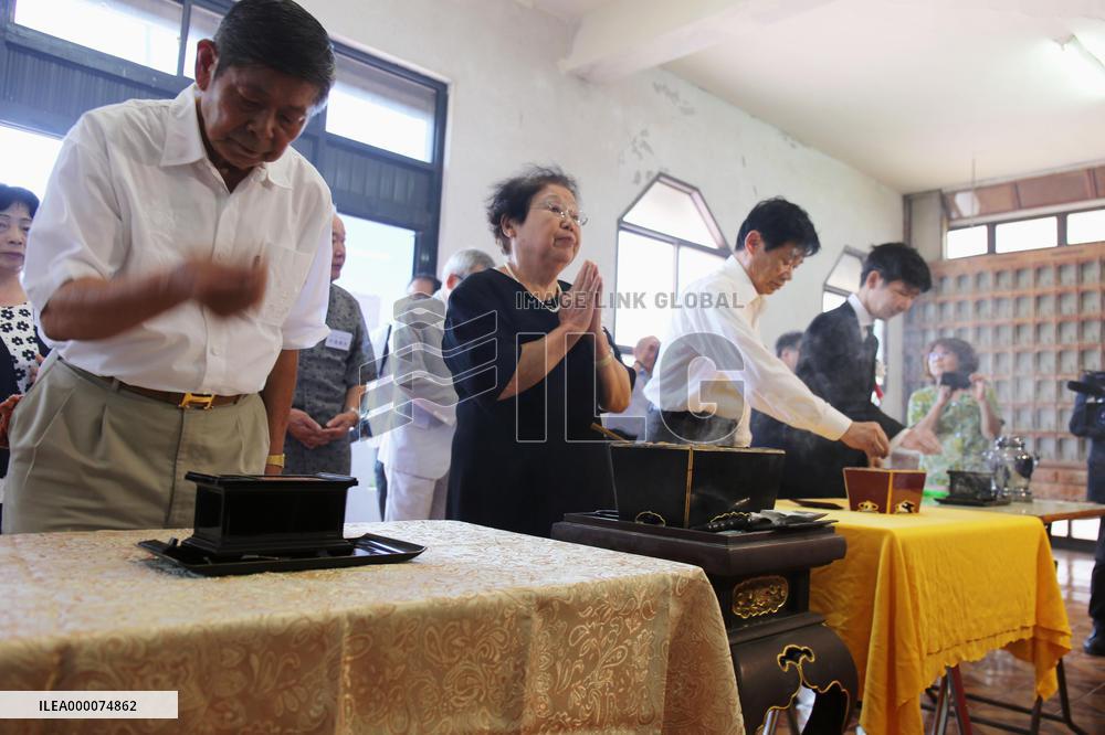 Wife of late founder of temple in Hengchun at memorial service