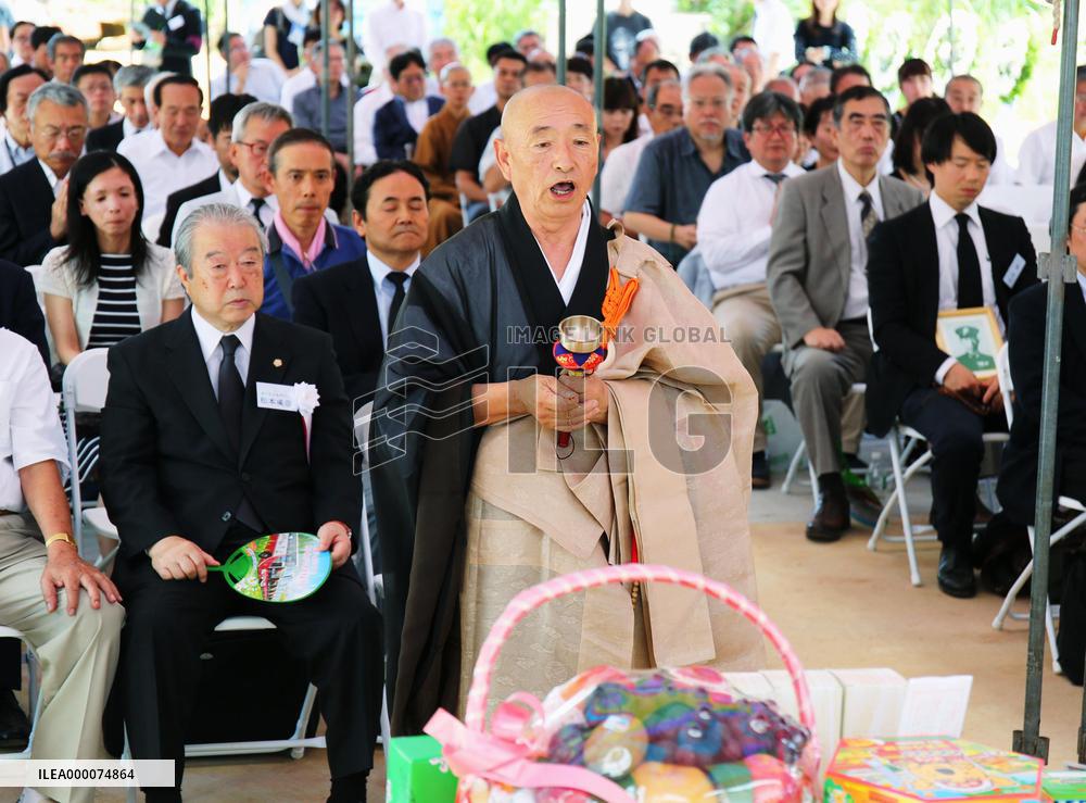 Japanese priest chants sutra for Japanese died in Bashi Channel