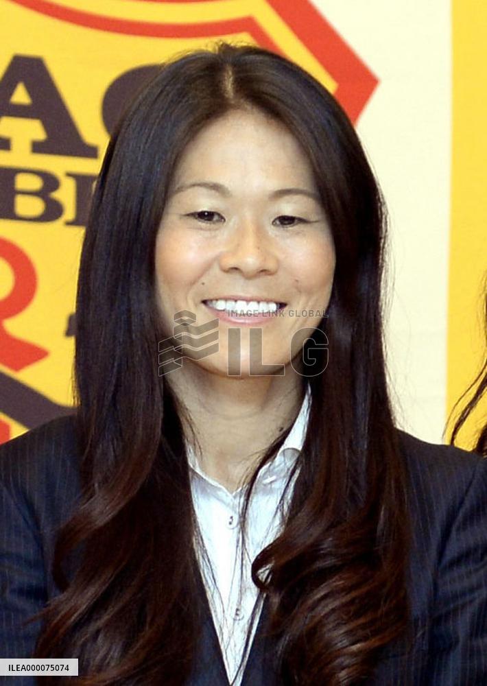 Japanese soccer player Sawa ties the knot