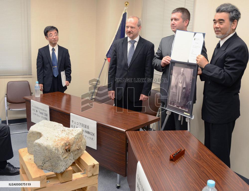 Hiroshima A-Bomb Dome fragments presented to Czech lawmaker