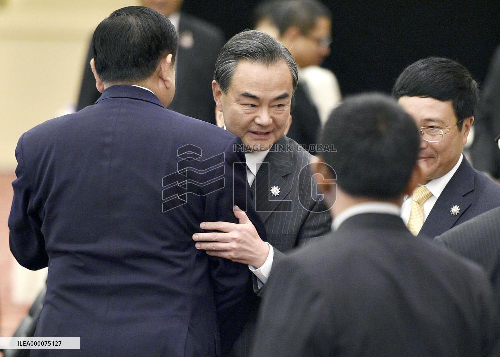 Chinese foreign minister greets Thai counterpart in Malaysia