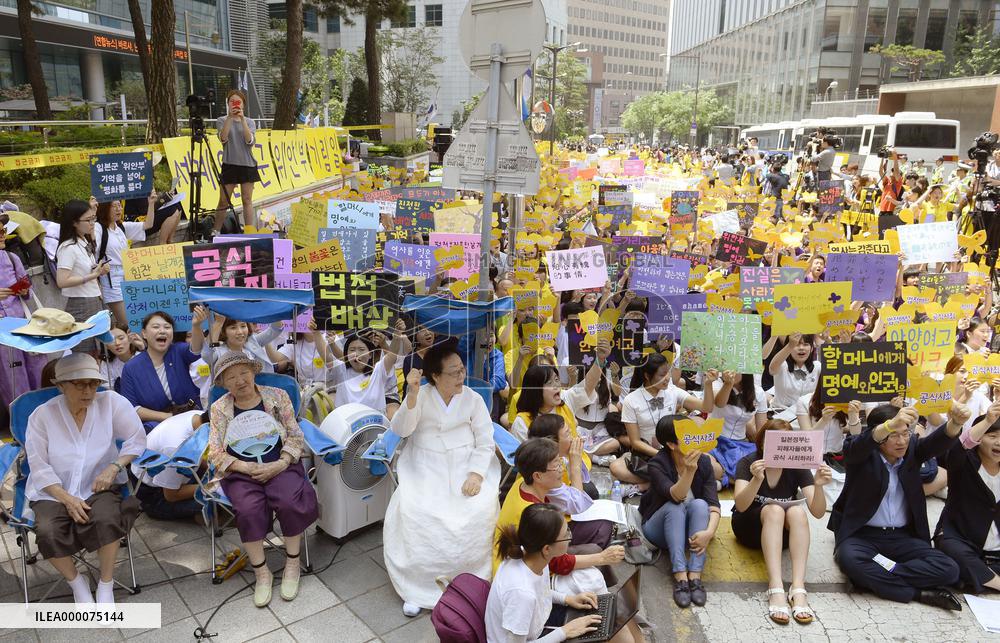 S. Korean man sets himself on fire near Japanese Embassy