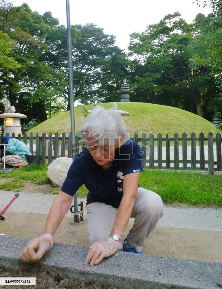 Frenchwoman cleans Hiroshima A-bomb cenotaph
