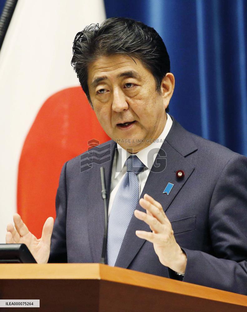 Abe cites deep remorse, apology in WWII statement