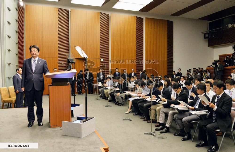 Abe cites deep remorse, apology in WWII statement