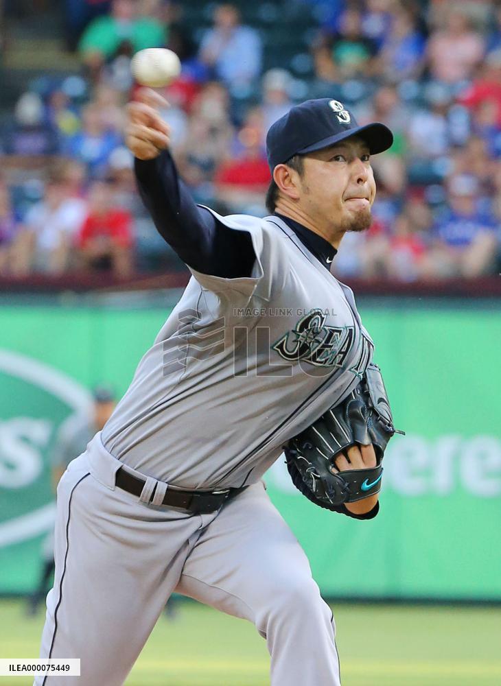 Mariners' Iwakuma starts game vs. Rangers