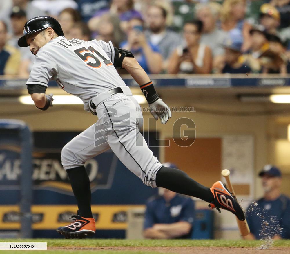 Ichiro singles against Brewers