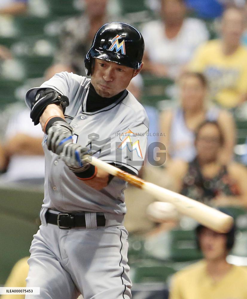 Ichiro singles against Brewers