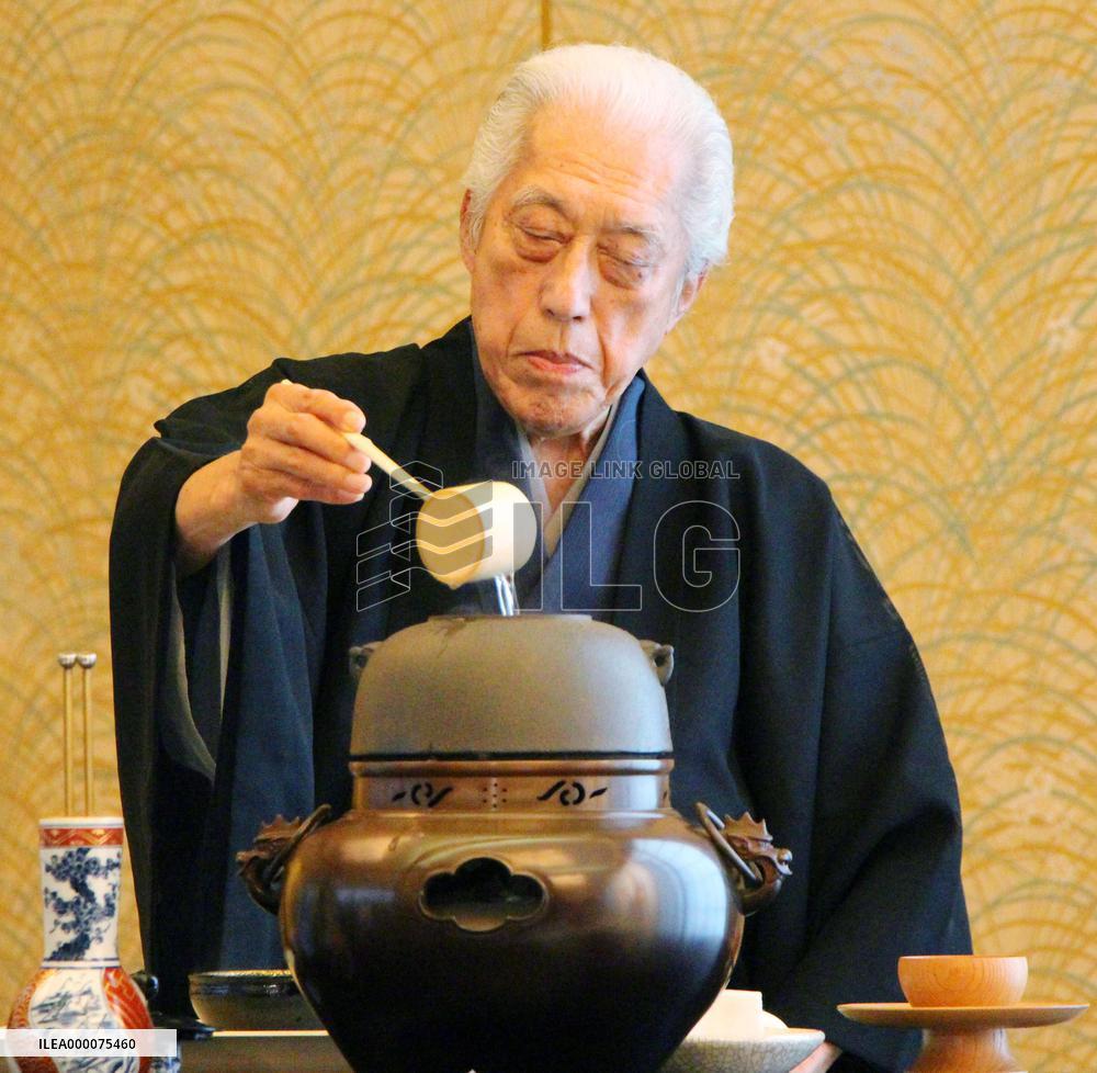 Tea ceremony wishing for world peace