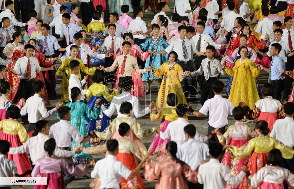 N. Koreans dance in Pyongyang