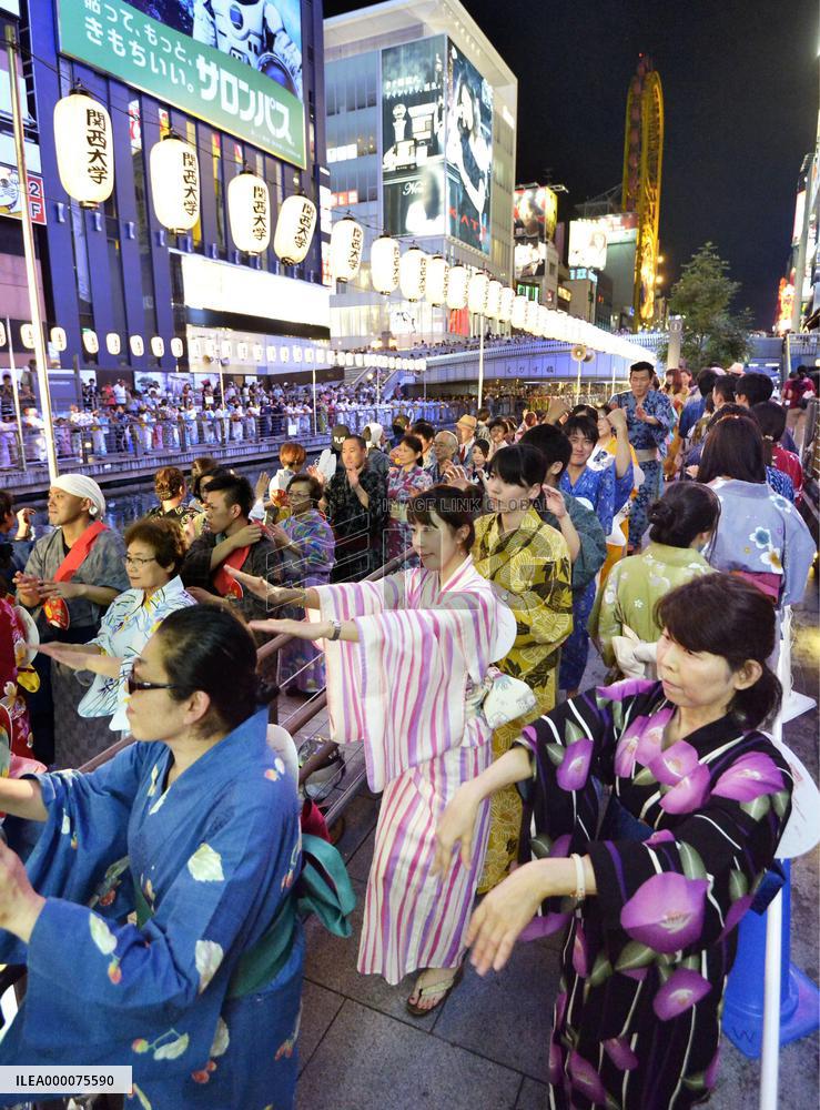 2,000 perform Bon dance in Osaka, breaking Guinness record