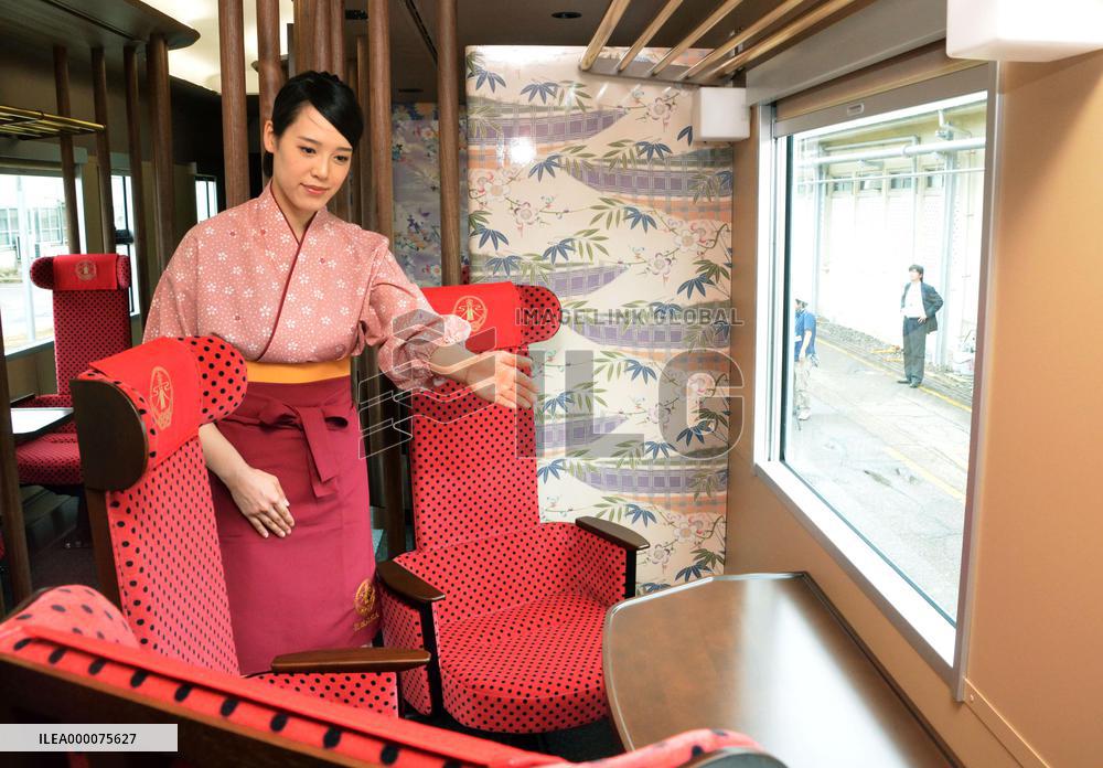 Tourist train featuring motifs from traditional Ishikawa crafts