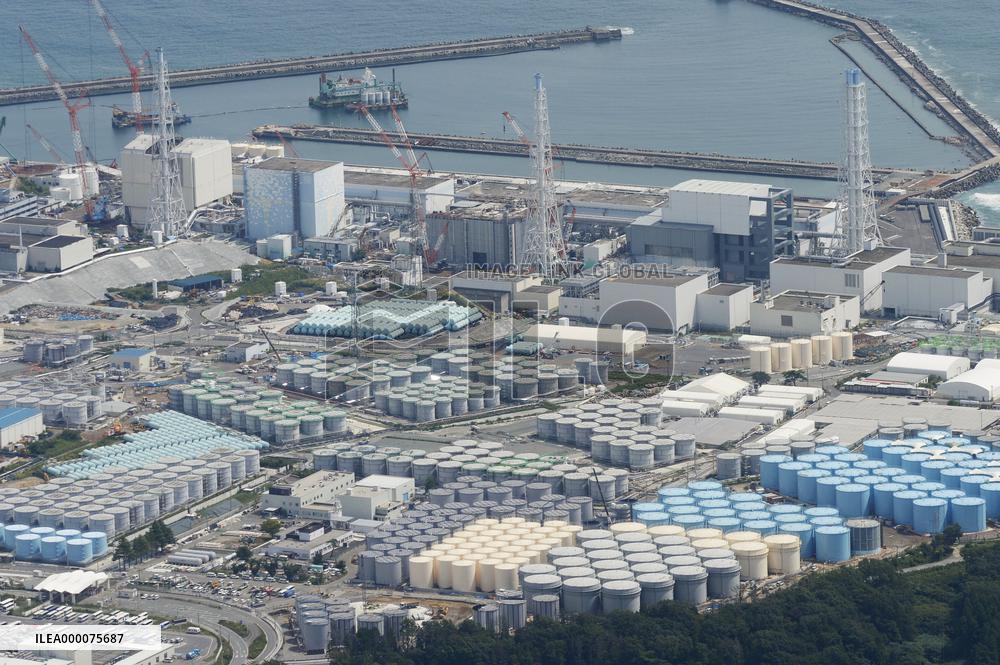 Fukushima complex occupied with contaminated water tanks