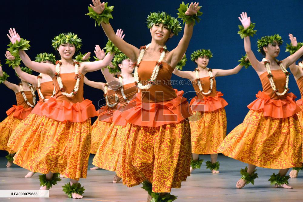 High school students dance hula in contest