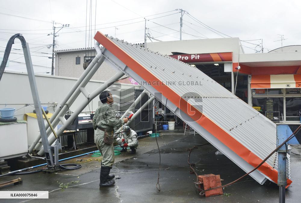 Strong typhoon hits Japan's Kyushu, injures many