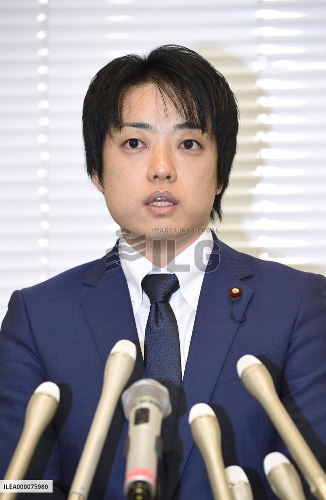 Scandal-tainted lawmaker not to resign