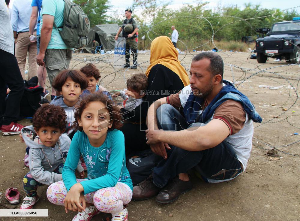 Syrian family waits in northern Greece to cross into Macedonia