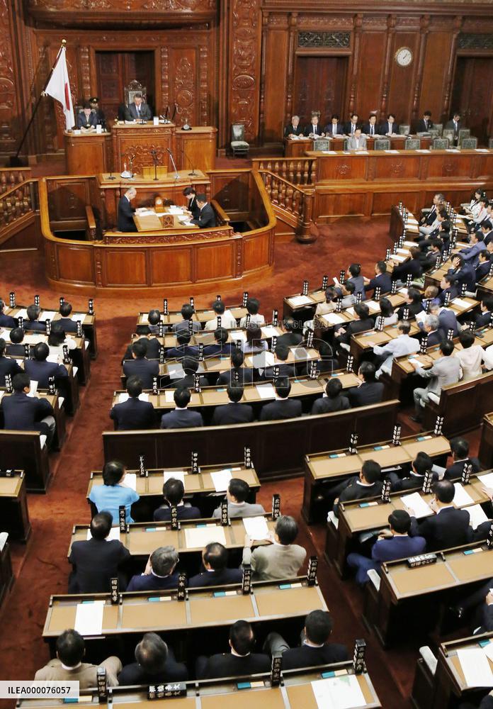 Japan lower house OKs bill to ban drone flights over crowded areas