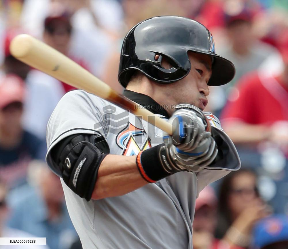 Ichiro hits a double
