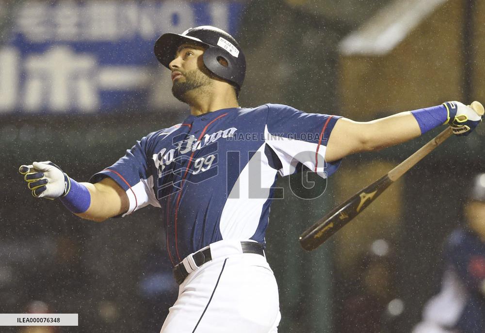 Mejia drives in 8 as Lions storm past Eagles