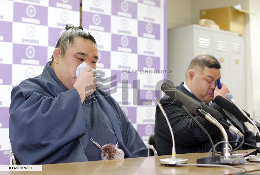 Warhorse Wakanosato announces retirement