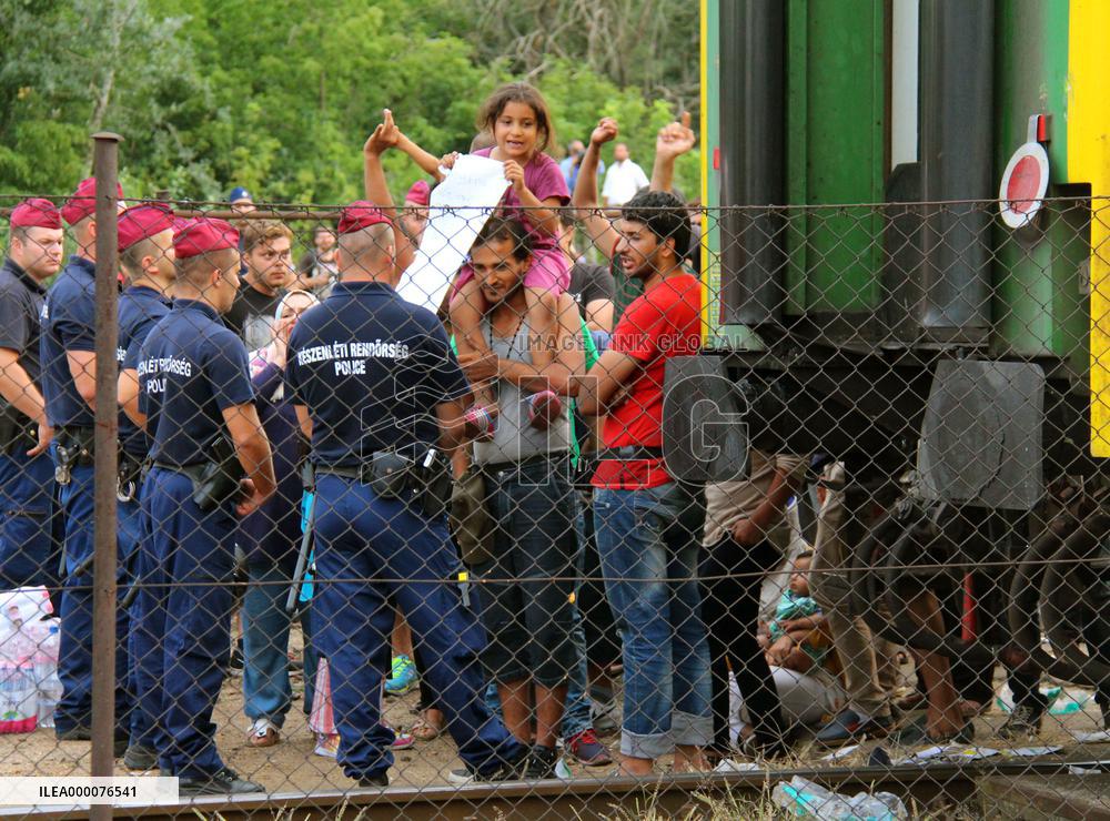 Migrants confront police in Hungary