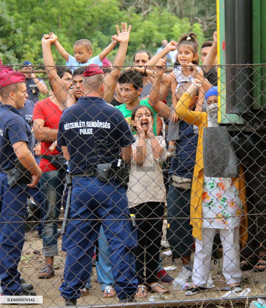 Migrants confront police in Hungary