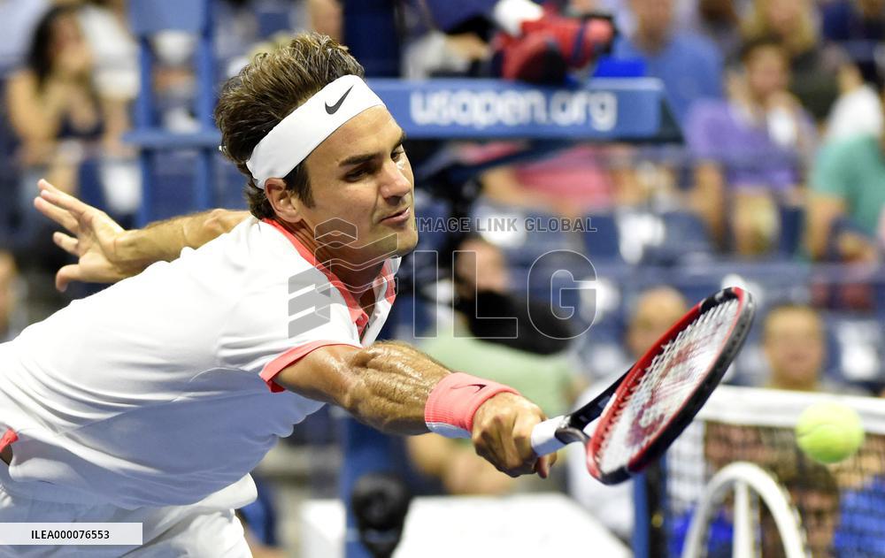 Federer eases into 3rd round of U.S. Open