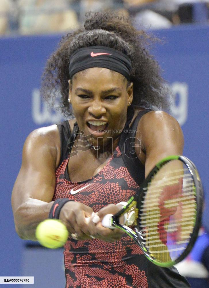 Serena edges Venus in U.S. Open quarterfinal