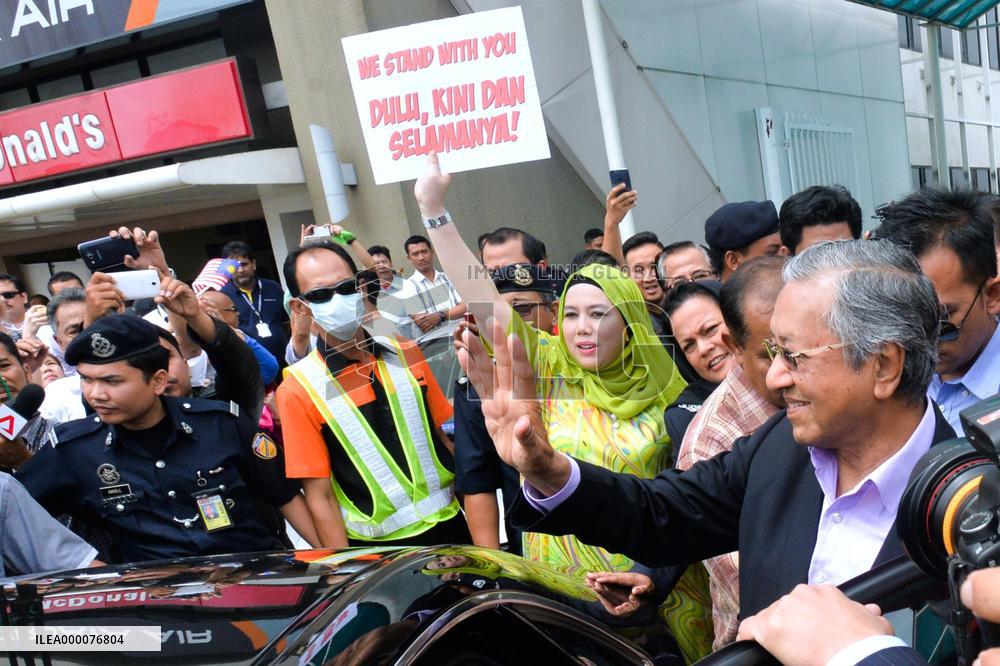 Malaysia's Mahathir says ready to face police probe