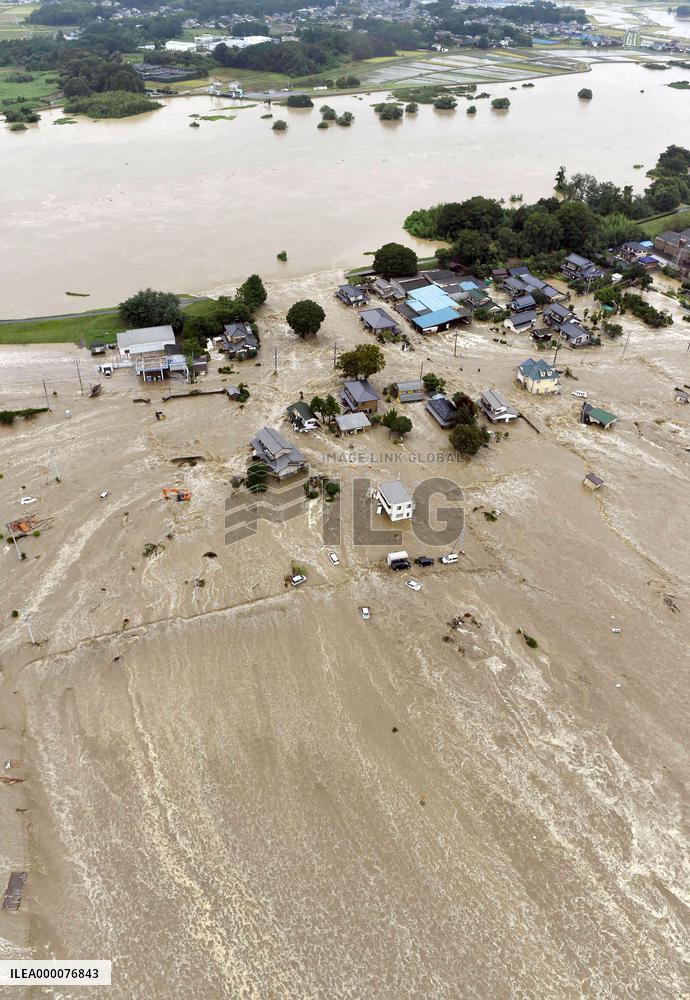 Downpours cause massive floods in eastern Japan