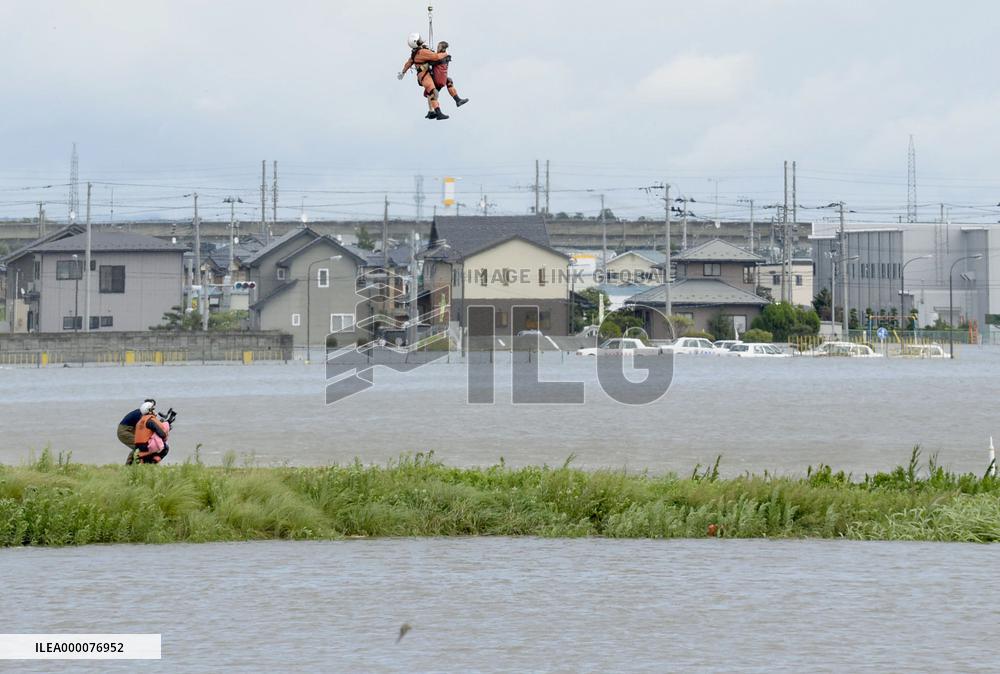 Japan struggles with floods for 2nd day