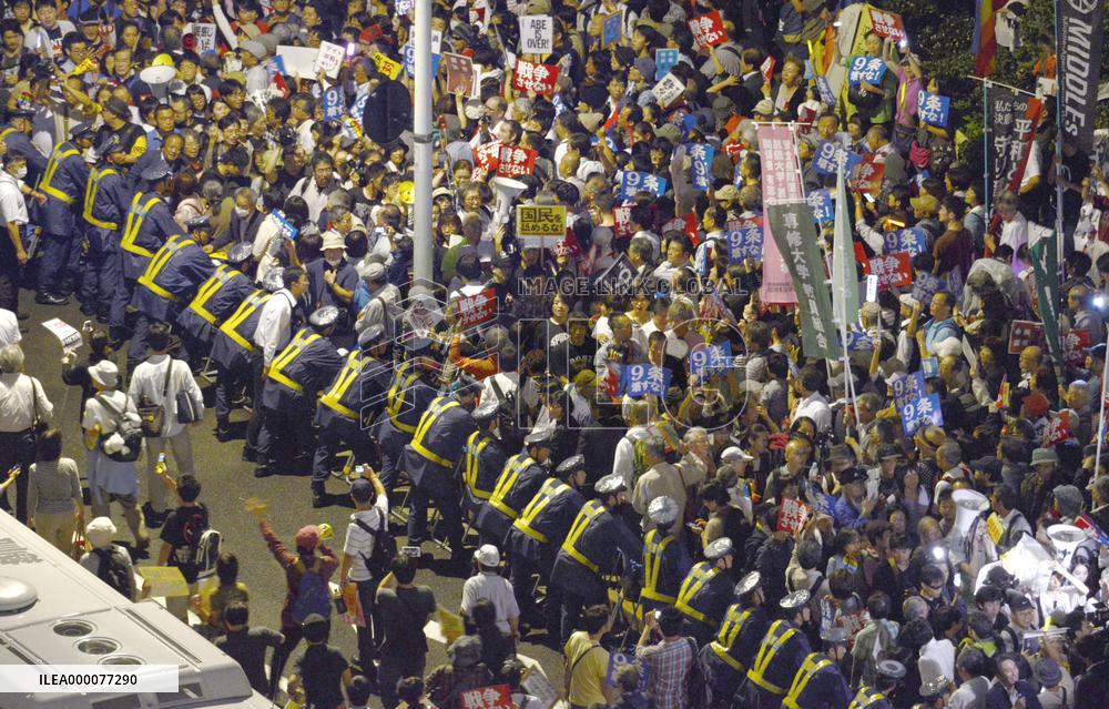 Contentious Japanese security laws draw protesters' ire