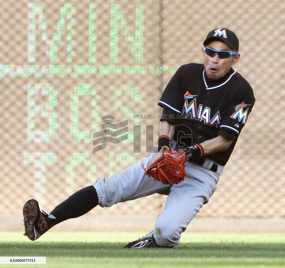 Ichiro gets in game against Nationals