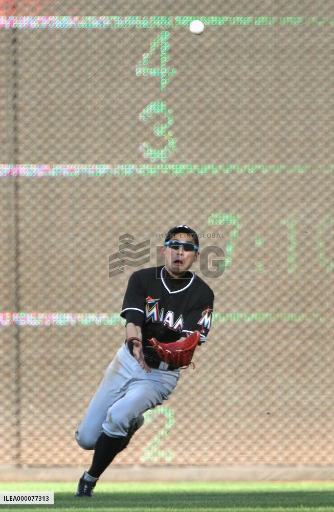 Ichiro gets in game against Nationals