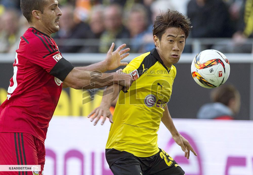Soccer: Kagawa sparkles as Dortmund make it 11 wins in a row