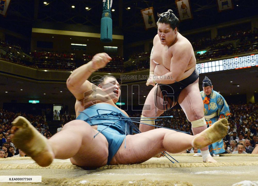Terunofuji remains undefeated in Autumn Grand Sumo Tournament