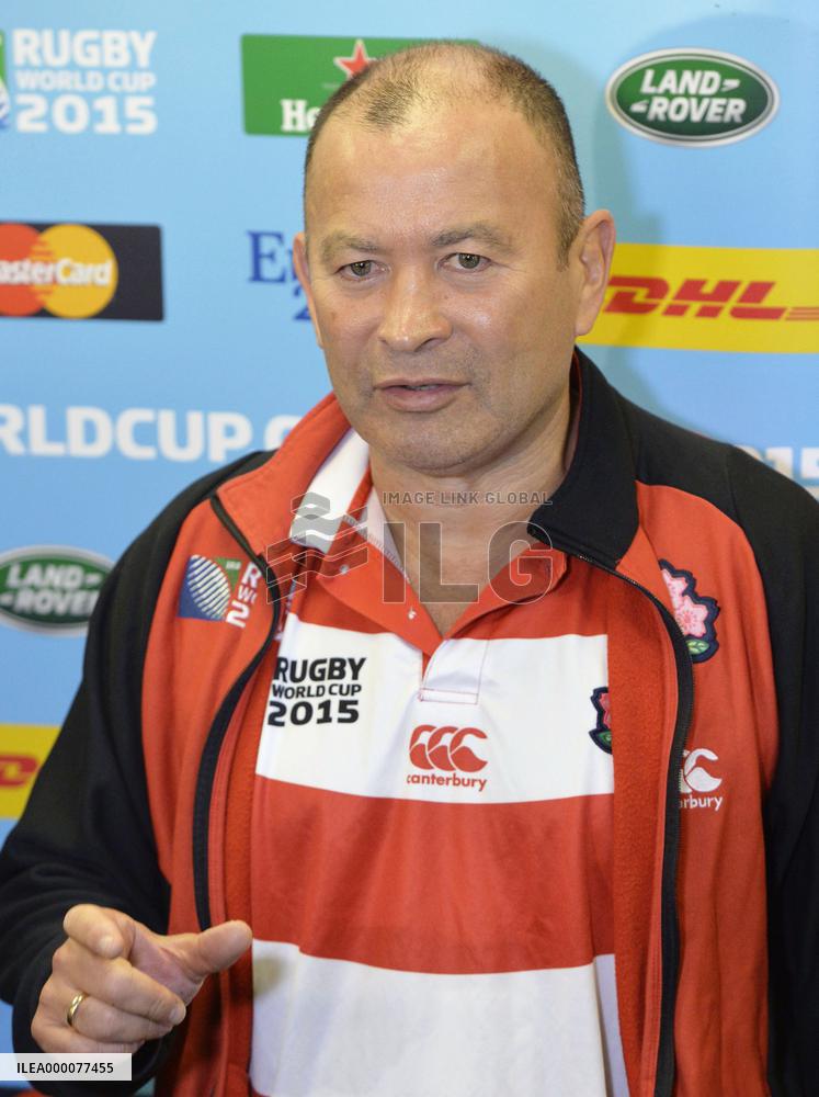 Jones meets with reporters