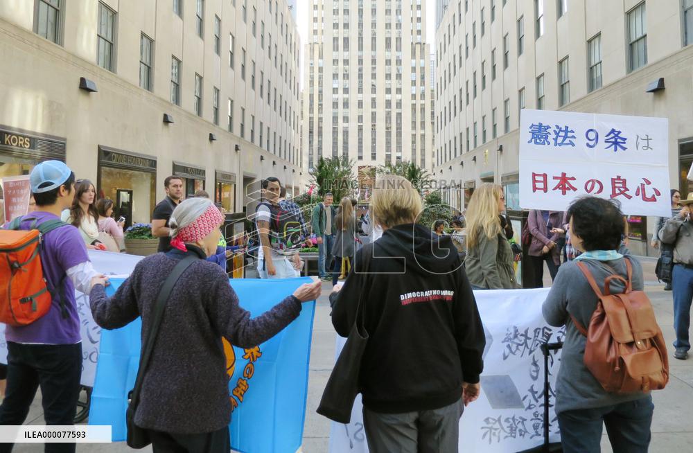 30 people rally in N.Y. to oppose to Japan's new security laws